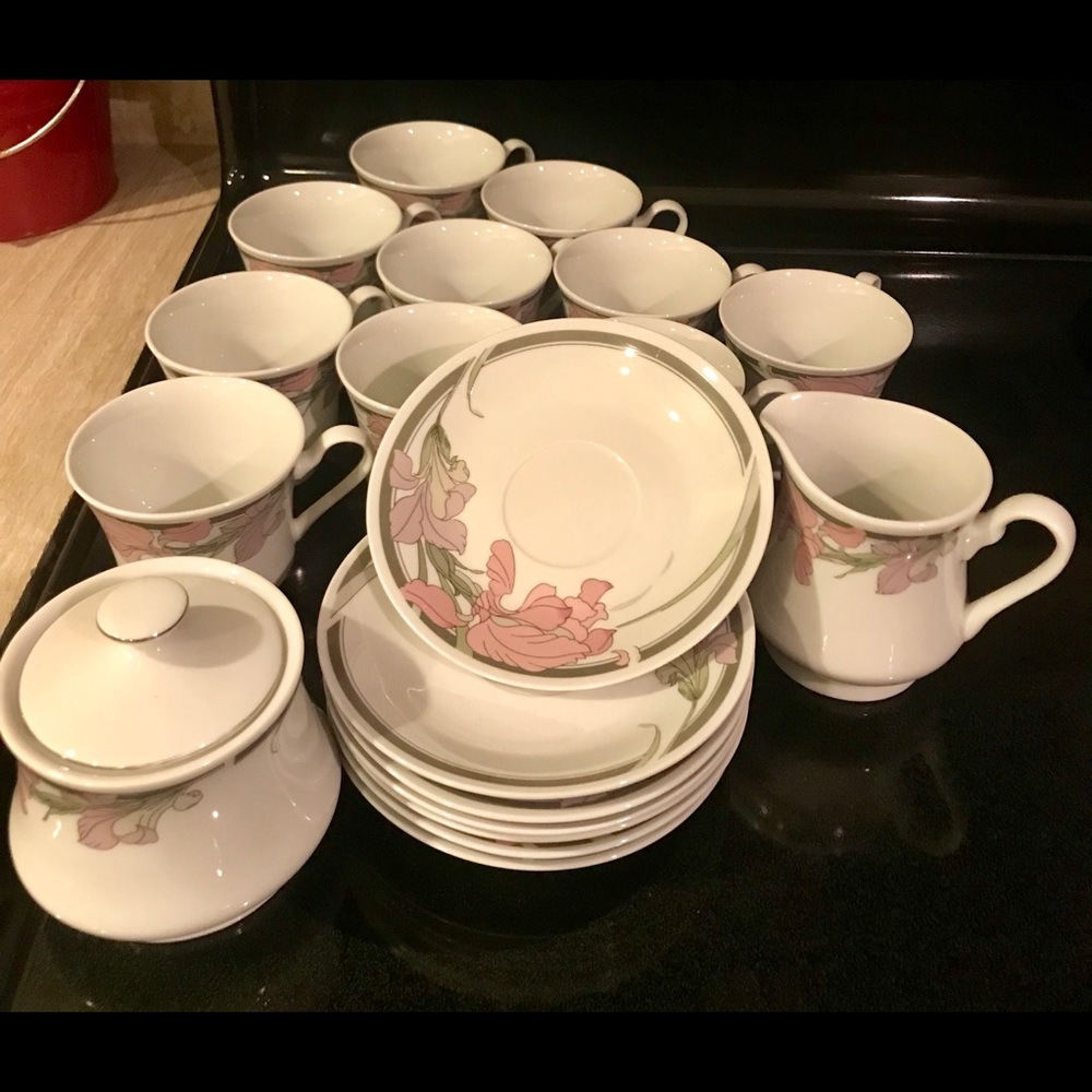 Silverie Fine China Cup/Saucer Crm/Sgr, Sweet Iris